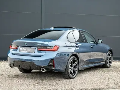 Gebraucht BMW 330e M Sport 292 PS (214 kW) 2025 Arctic race blue metallic (metallic) Limousine