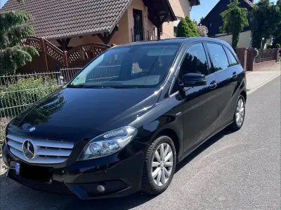 Gebraucht Mercedes B180 122 PS (89 kW) 2012 Schwarz Van / Kleinbus