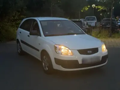 Gebraucht Kia Rio 97 PS (71 kW) 2009 Weiß Kleinwagen