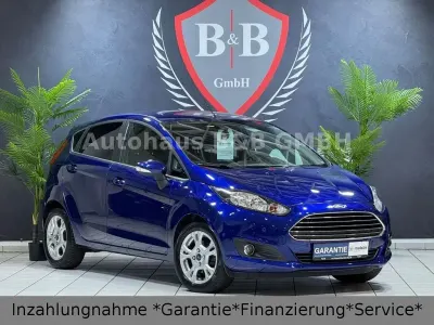 Gebraucht Ford Fiesta 95 PS (69 kW) 2014 Blau Kleinwagen