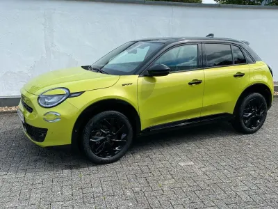 Neu Fiat 600 Sport 145 PS (106 kW) 2026 Grün SUV