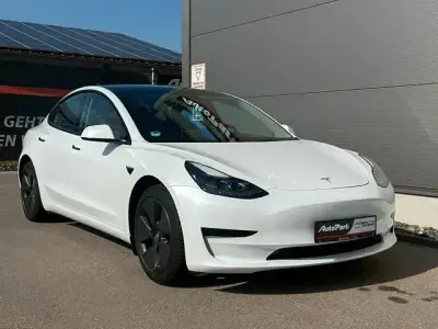 Gebraucht Tesla Model 3 Standard Range Plus 239 kW (325 PS) 2021 Weiß Limousine