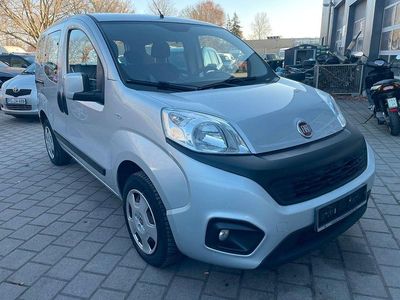 Silber Gebraucht 2018 Fiat Qubo Lounge Van / Kleinbus | 7.999 €