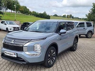 Neu Mitsubishi Outlander P-HEV Plus 306 PS (225 kW) 2025 Mondsteingrau SUV