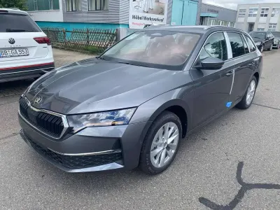 Neu Skoda Octavia Selection 150 PS (110 kW) 2026 Graphitegrau metallic Kombi
