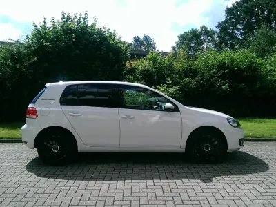 Gebraucht VW Golf VI Trendline 85 PS (62 kW) 2011 Weiß Limousine