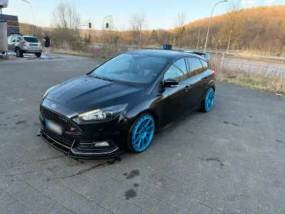 Gebraucht Ford Focus ST 250 PS (183 kW) 2018 Schwarz Limousine