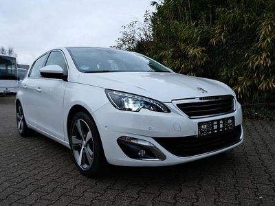Weiß Gebraucht 2016 Peugeot 308 Allure Limousine | 8.900 € (Fairer Preis)