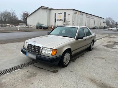 Brugt Mercedes E230 132 HK (97 kW) 1989 Guld Sedan
