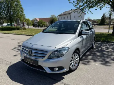 Gebraucht Mercedes B180 122 PS (89 kW) 2013 Silber Van / Kleinbus