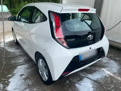 Gebraucht Toyota Aygo X-play 69 PS (50 kW) 2017 Weiß Kleinwagen