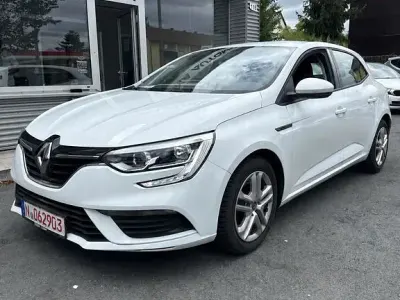 Gebraucht Renault Mégane IV Play 132 PS (97 kW) 2018 Weiß Limousine