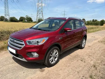 Gebraucht Ford Kuga Titanium 179 PS (131 kW) 2017 Rot SUV