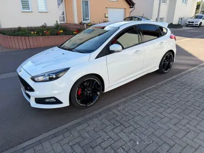 Brugt Ford Focus Sport 250 HK (183 kW) 2017 Hvid Sedan