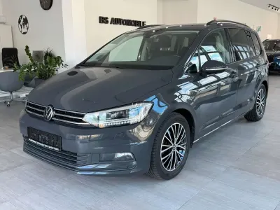 Gebraucht VW Touran Comfortline 150 PS (110 kW) 2024 Grau Van / Kleinbus