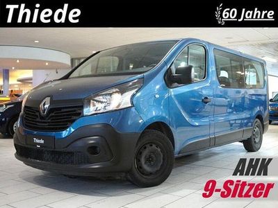 Blau metallic Gebraucht 2015 Renault Trafic Expression Van / Kleinbus | 16.820 € (Fairer Preis)