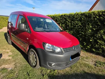 Gebraucht VW Caddy 105 PS (77 kW) 2014 Rot Van / Kleinbus