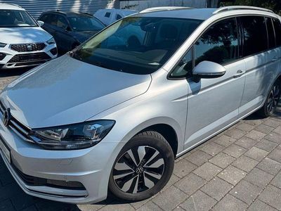 Gebraucht VW Touran Move 150 PS (110 kW) 2024 Silber Van / Kleinbus
