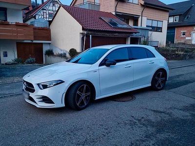 Usata Mercedes A180 AMG line 136 CV (100 kW) 2019 Bianco Berlina