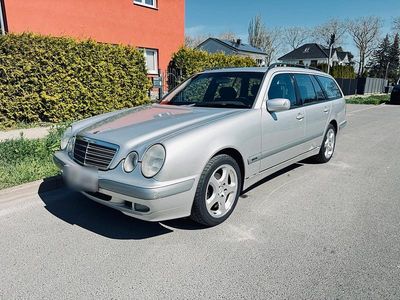 Second-hand Mercedes E240 170 CP (125 kW) 2000 Argintiu Break