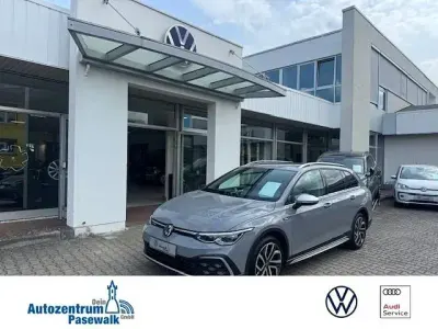 Gebraucht VW Golf Alltrack 200 PS (147 kW) 2021 Mondsteingrau Kombi