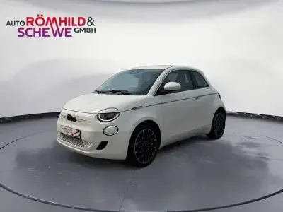 Gebraucht Fiat 500e La Prima 86 kW (118 PS) 2023 Weiß Kleinwagen