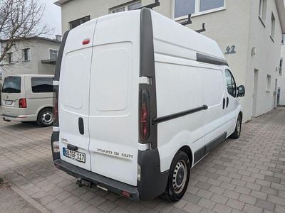 Second-hand Opel Vivaro 101 CP (74 kW) 2006 Alb Monovolum
