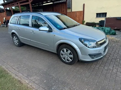 Używany Opel Astra 116 KM (85 kW) 2007 Srebrny Kombi