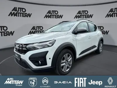 Używany Dacia Sandero Expression 91 KM (66 kW) 2023 Biały Sedan/Limuzyna