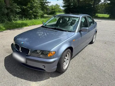 Gebraucht BMW 320 150 PS (110 kW) 2002 Blau Limousine