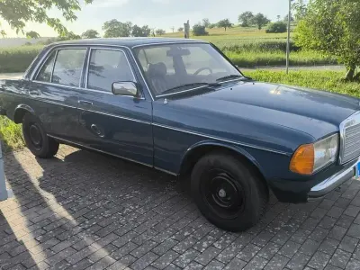 Gebraucht Mercedes 240 72 PS (52 kW) 1984 Blau Limousine