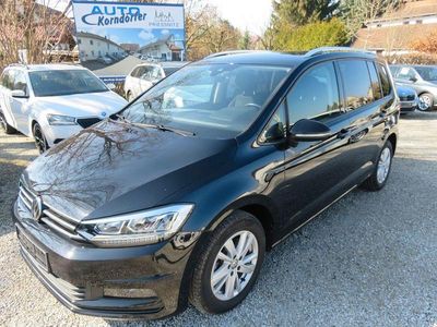 Gebraucht VW Touran Comfortline 150 PS (110 kW) 2020 Deep black perleffekt Van / Kleinbus