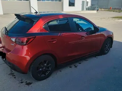 Używany Mazda 2 Inclusive 105 KM (77 kW) 2016 Czerwony Hatchback
