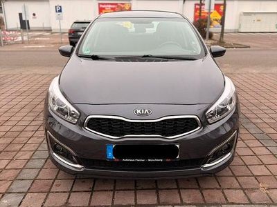 Grau Gebraucht 2018 Kia Ceed Edition 7 Kleinwagen | 10.600 € (Fairer Preis)