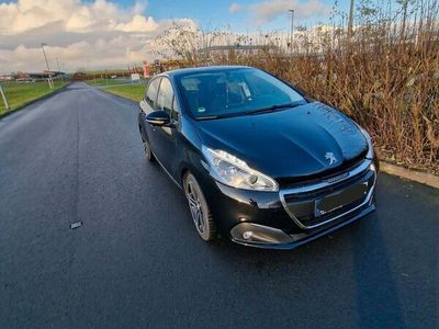 gebraucht Peugeot 208 unfallfrei