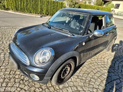 Begagnad Mini ONE 90 HK (66 kW) 2007 Svart Halvkombi