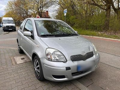 Gebraucht Toyota Yaris 86 PS (63 kW) 2002 Silber Kleinwagen