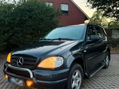 Gebraucht Mercedes ML320 219 PS (161 kW) 2000 Blau SUV