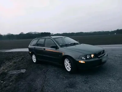 Usata Volvo V40 102 CV (75 kW) 2003 Grigio Station wagon