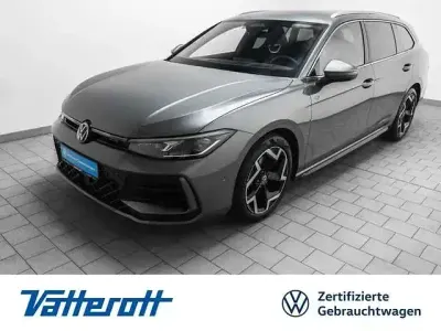 Gebraucht VW Passat R-line 150 PS (110 kW) 2025 Grau Kombi