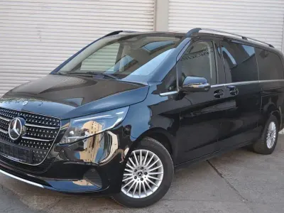 Gebraucht Mercedes V300 Avantgarde 237 PS (174 kW) 2024 Obsidianschwarz Van / Kleinbus