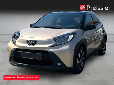 Gebraucht Toyota Aygo X Pulse 72 PS (52 kW) 2023 Ginger beige (4u9)/ black mica SUV