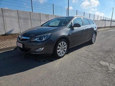 Używany Opel Astra 140 KM (102 kW) 2011 Szary Kombi