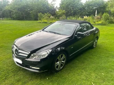 Gebraucht Mercedes E200 184 PS (135 kW) 2011 Schwarz Cabrio