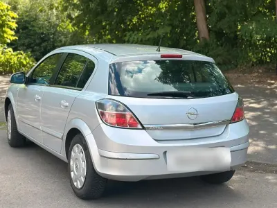 Gebraucht Opel Astra 90 PS (66 kW) 2009 Silber Limousine