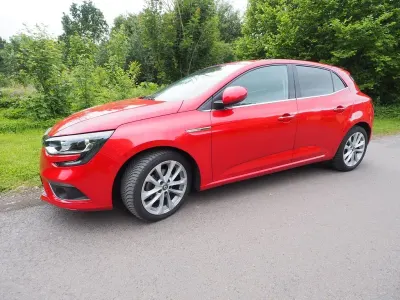 Gebraucht Renault Mégane IV Intens 132 PS (97 kW) 2018 Rot Limousine