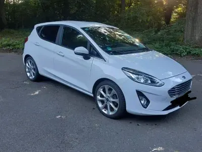 Gebraucht Ford Fiesta Active 101 PS (74 kW) 2018 Weiß Kleinwagen
