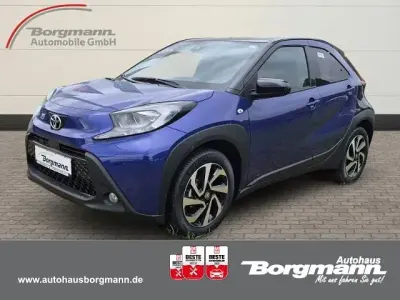 Neu Toyota Aygo X 72 PS (52 kW) 2025 8y8)/ black mica (209) (blau SUV