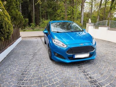 gebraucht Ford Fiesta 1,5 TDCi Titanium/8-Fach Bereift/PDC/Navi