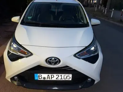 Gebraucht Toyota Aygo X-play 72 PS (52 kW) 2019 Weiß Kleinwagen